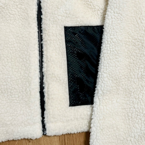 Juicy Couture White Fluffy Bomber Jacket - Size Large - Picture 3 of 5